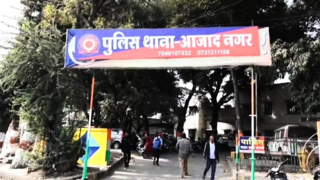 चाकूबाज डांसर्स की निकली हेकड़ी, पुलिस ने किया गिरफ्तार, लगवाई उठक बैठक