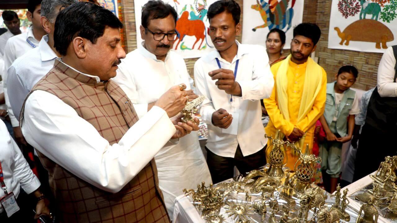 आदिवासियों के हित में सरकार का बड़ा फैसला, जनजातीय शिल्प को बढ़ावा देने MP में खोले जायेंगे ट्रायबल मार्ट