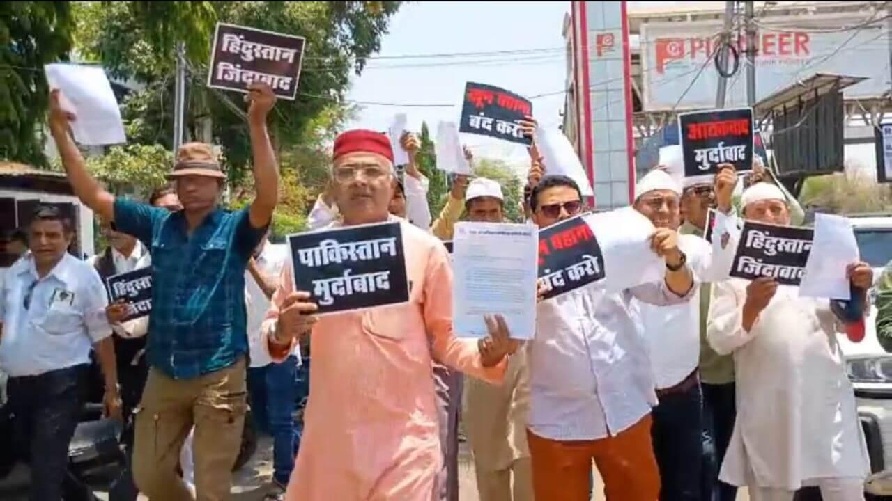 पाकिस्तान की छाती चीरकर पहलगाम का बदला लेंगे, मुस्लिम युवकों ने की सरकार से सीमा पर उन्हें भेजे जाने की मांग