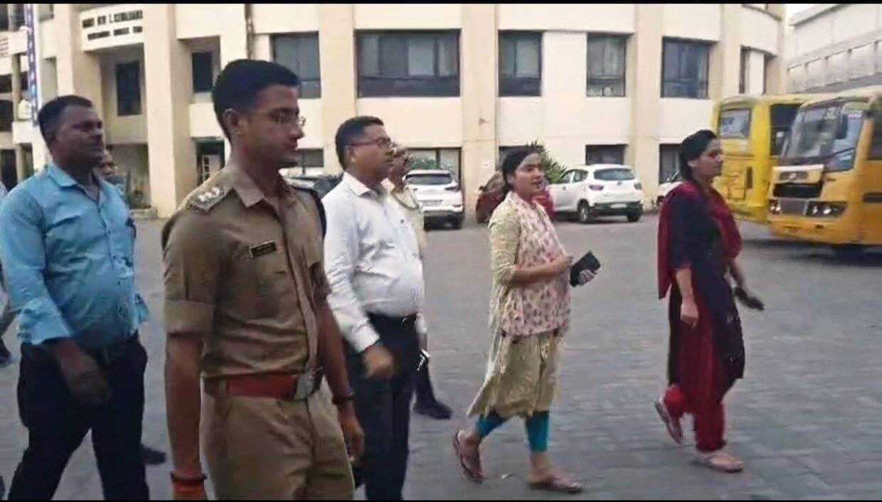 अब लव जिहाद से निपटने पुलिस और प्रशासन मुस्तैद, टीम पहुंची हॉस्टल, चेक किए रजिस्टर, छात्राओं की सुरक्षा की ली जानकारी