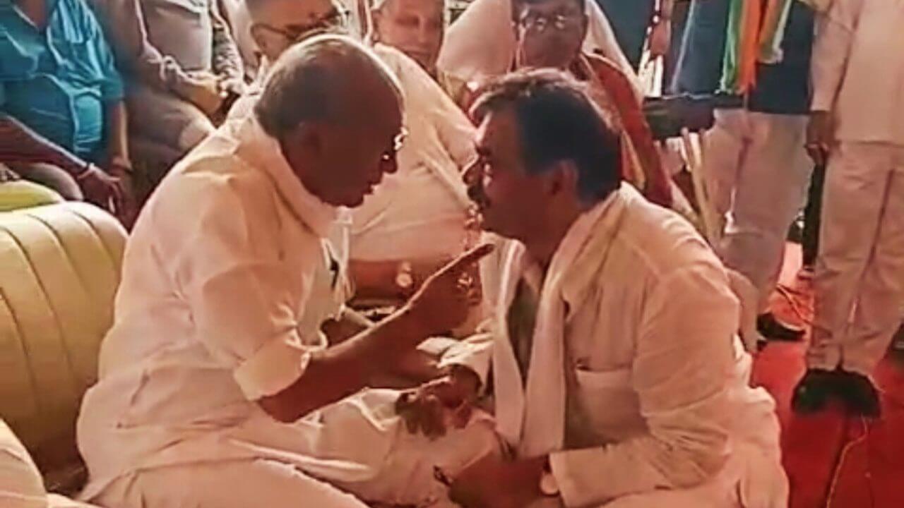 कांग्रेस की ‘जय हिंद सभा’ में दिग्विजय सिंह ने मंच पर बैठने से किया इनकार, लखन घनघोरिया के मनाने का भी नहीं हुआ असर