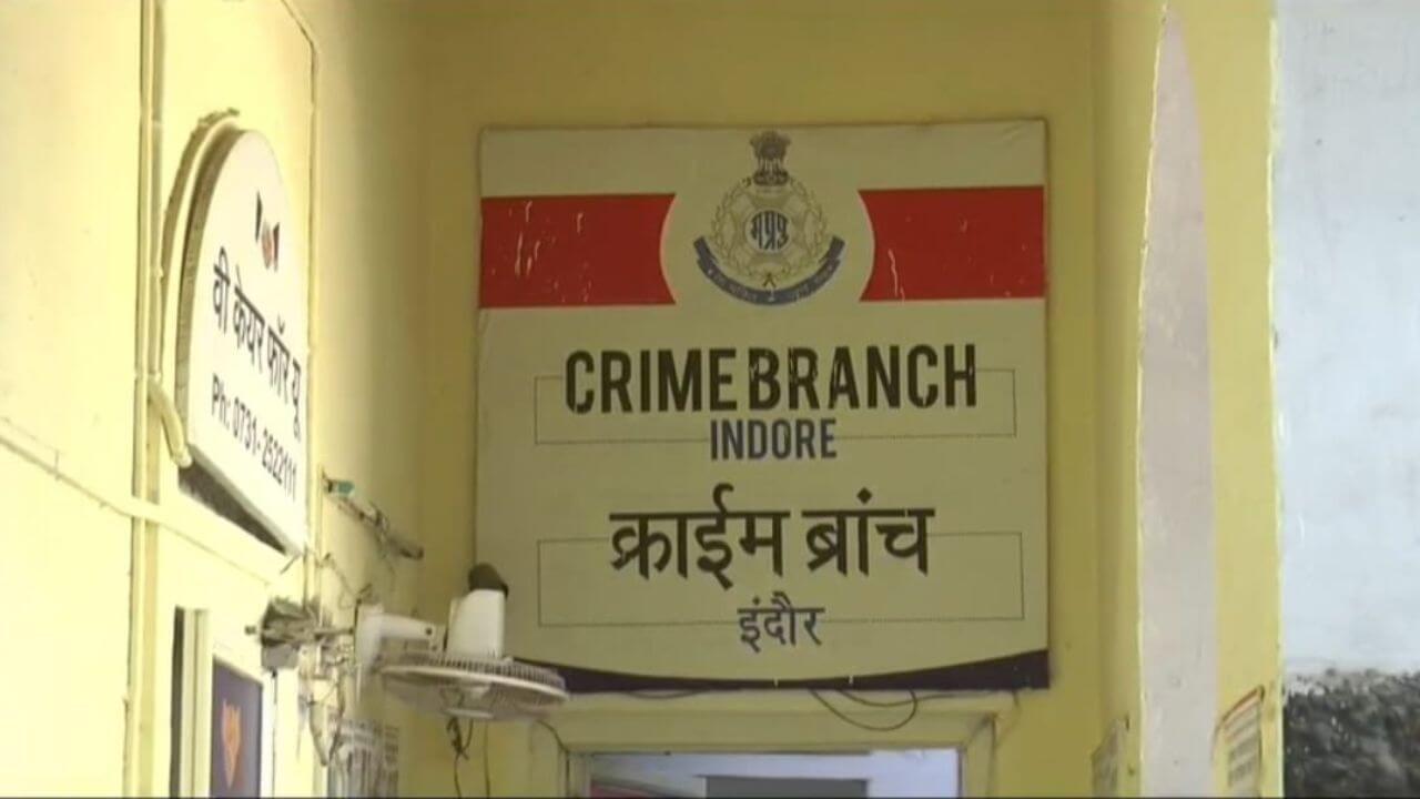 हाई अलर्ट के बीच हथियारों का जखीरा बेचने आया तस्कर गिरफ्तार, 10 पिस्टल व ज़िंदा राउंड जब्त