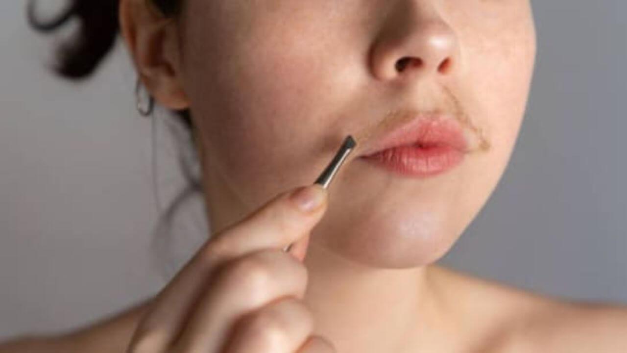चेहरे के अनचाहे बालों से हैं परेशान? इस उबटन की मदद से पाएं छुटकारा