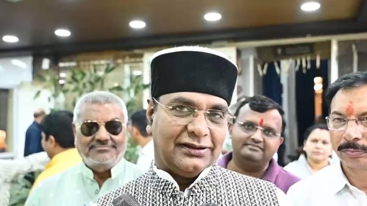 राहुल गांधी की तस्वीर का दूध से अभिषेक करने पर विश्वास सारंग ने कांग्रेस को घेरा, तुष्टिकरण की राजनीति करने का आरोप