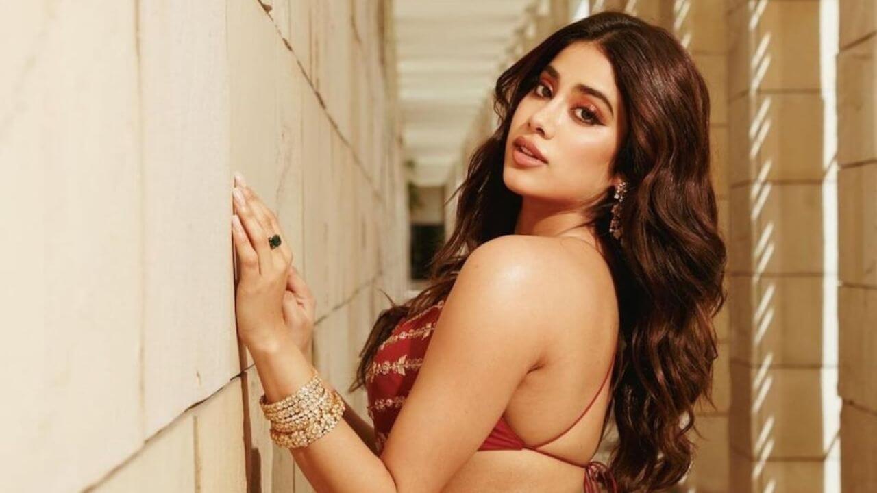 इंटरनेट पर छाया जाह्नवी कपूर का सिल्वर ब्रालेट लुक, बोल्ड अंदाज और फैशन सेंस ने बटोरी सुर्खियां