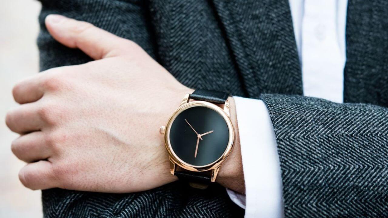 Personality Test: घड़ी पहनने का तरीका खोलेगा दिल में छुपे राज, पता चलेगा कैसा है स्वभाव
