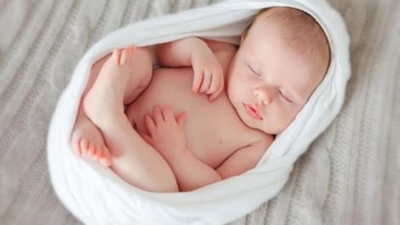 नन्हे मेहमान के लिए सावन महीने से जुड़े नाम, खुशनुमा बन जाएगी बच्चे की जिंदगी