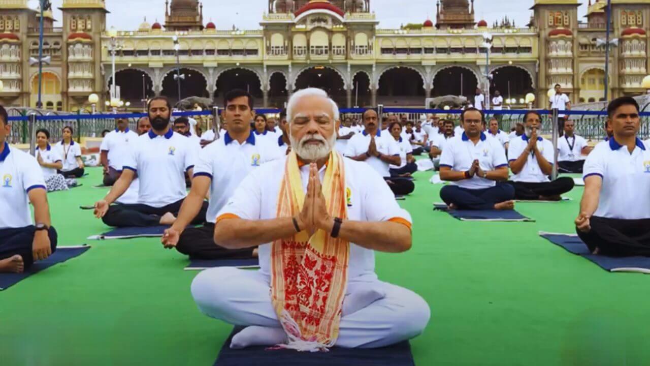अंतर्राष्ट्रीय योग दिवस: पीएम मोदी ने विशाखापत्तनम से किया आह्वान ‘हम सब मिलकर योग को बनाएं एक वैश्विक जन आंदोलन’