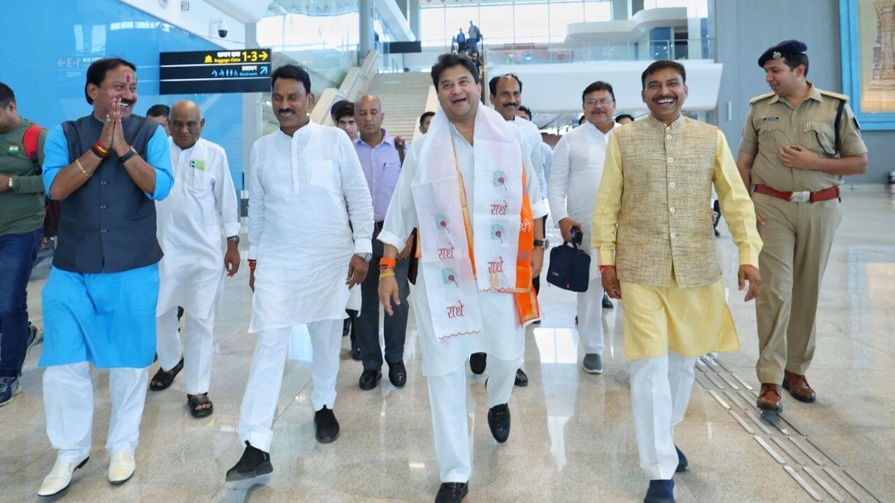 ‘मुझे खुशी है कि मुझे टारगेट किया गया’, चेतकपुरी रोड को लेकर कांग्रेस द्वारा खुद को टारगेट किए जाने पर बोले ज्योतिरादित्य सिंधिया