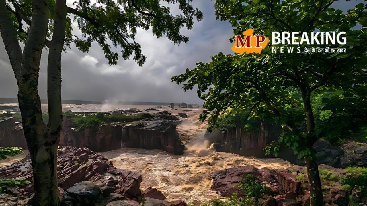 बारिश में जन्नत से कम नहीं लगती हैं मध्यप्रदेश की ये जगहें, हरियाली, झरने और ठंडी हवा आपका दिल खुश कर देगी