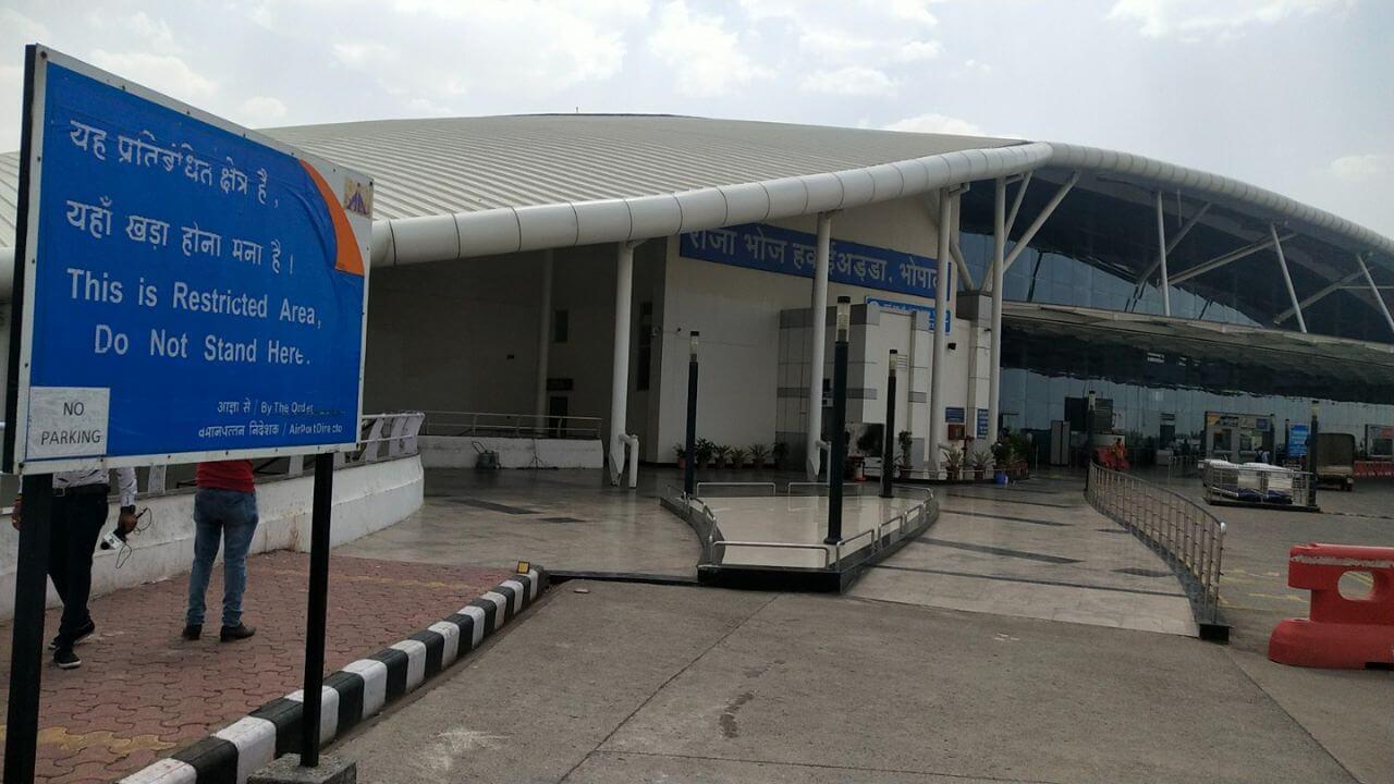 अहमदाबाद विमान हादसे के बाद भोपाल एयरपोर्ट से उड़ानें निरस्त, सुरक्षा जांच में बरती जा रही सख्ती