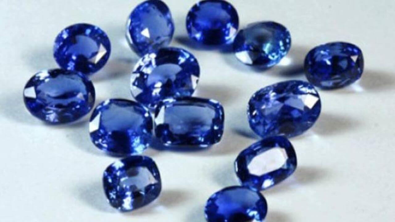 कैसे धारण करें शनि का रत्न नीलम, इन बातों का ध्यान रखना है बहुत जरूरी