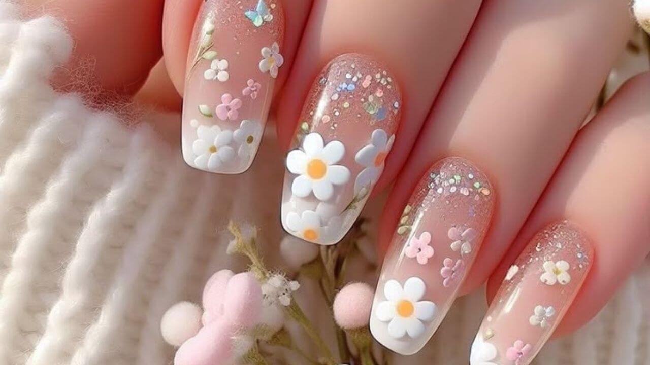 ट्रेंड में चल रहे हैं ये Nail Art Designs, आप भी बनें फैशन का हिस्सा