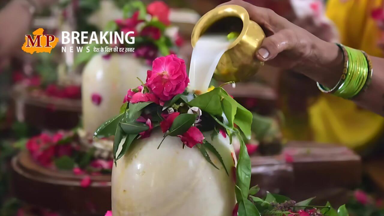 सावन हो या सोमवार, शिवलिंग पर ठंडी चीजें चढ़ाने के पीछे हैं ये 5 बेहद ज़रूरी कारण!