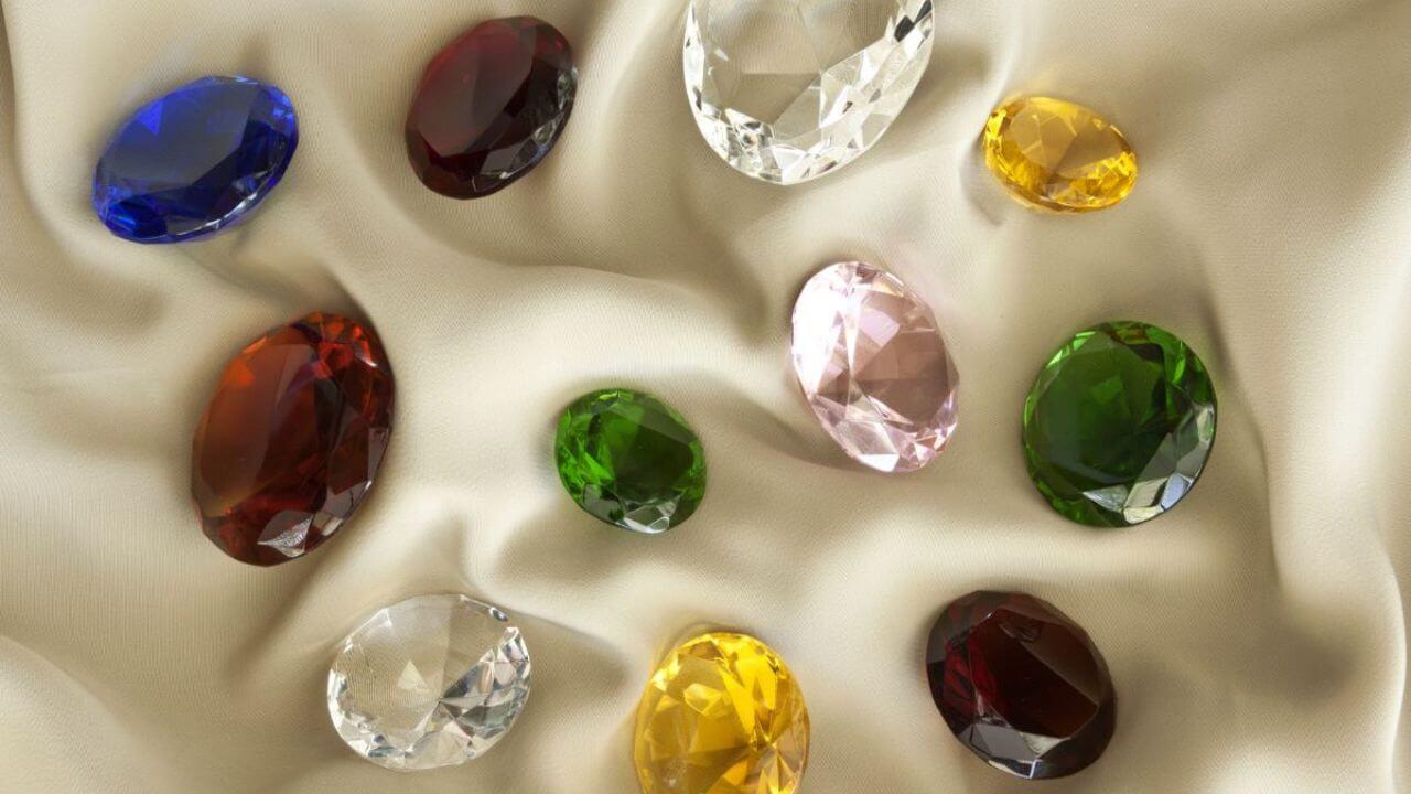 पैसों से जुड़ी परेशानी दूर कर देंगे ये 5 रत्न, धारण करते ही होने लगेगा फायदा