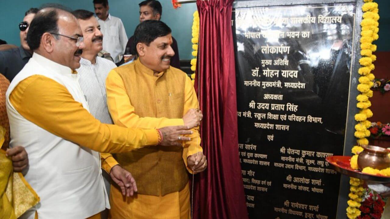 गुरु पूर्णिमा पर संघ के कार्यक्रम में शामिल हुए सीएम मोहन यादव, डॉ. हेडगेवार को किया नमन, सांदीपनि विद्यालय का लोकार्पण