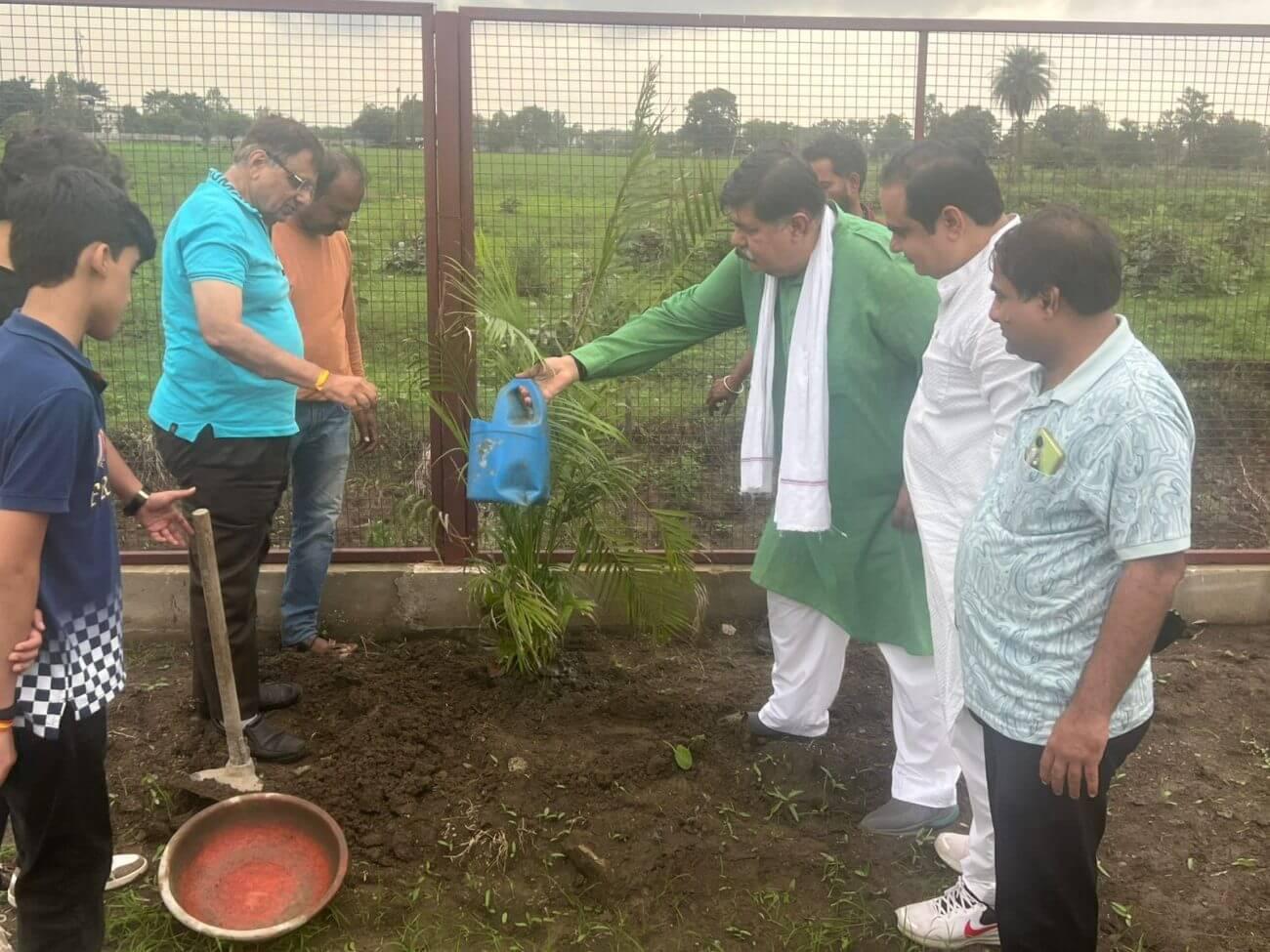 “एक पेड़ मां के नाम” फंदा गांव में जागृत हिंदू मंच ने बोया पर्यावरण प्रेम का बीज