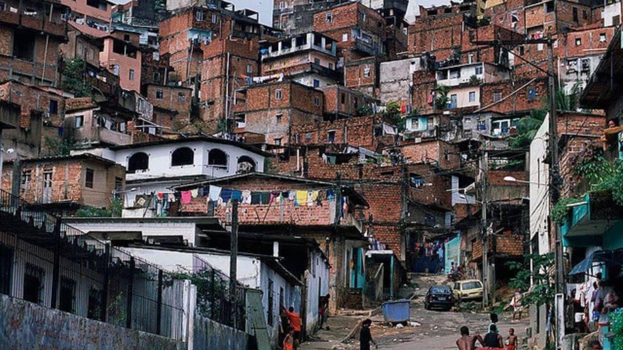 भारत के इस शहर में स्थित है एशिया की सबसे बड़ी झुग्गी, जहां तंग गलियों में भी मुस्कुराना नहीं भूलती जिंदगी!