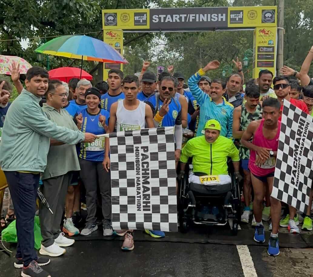 “सतपुड़ा की रानी” पचमढ़ी में मानसून मैराथन, 6 से 70 वर्ष आयु के धावकों ने दिया पर्यावरण संरक्षण का संदेश