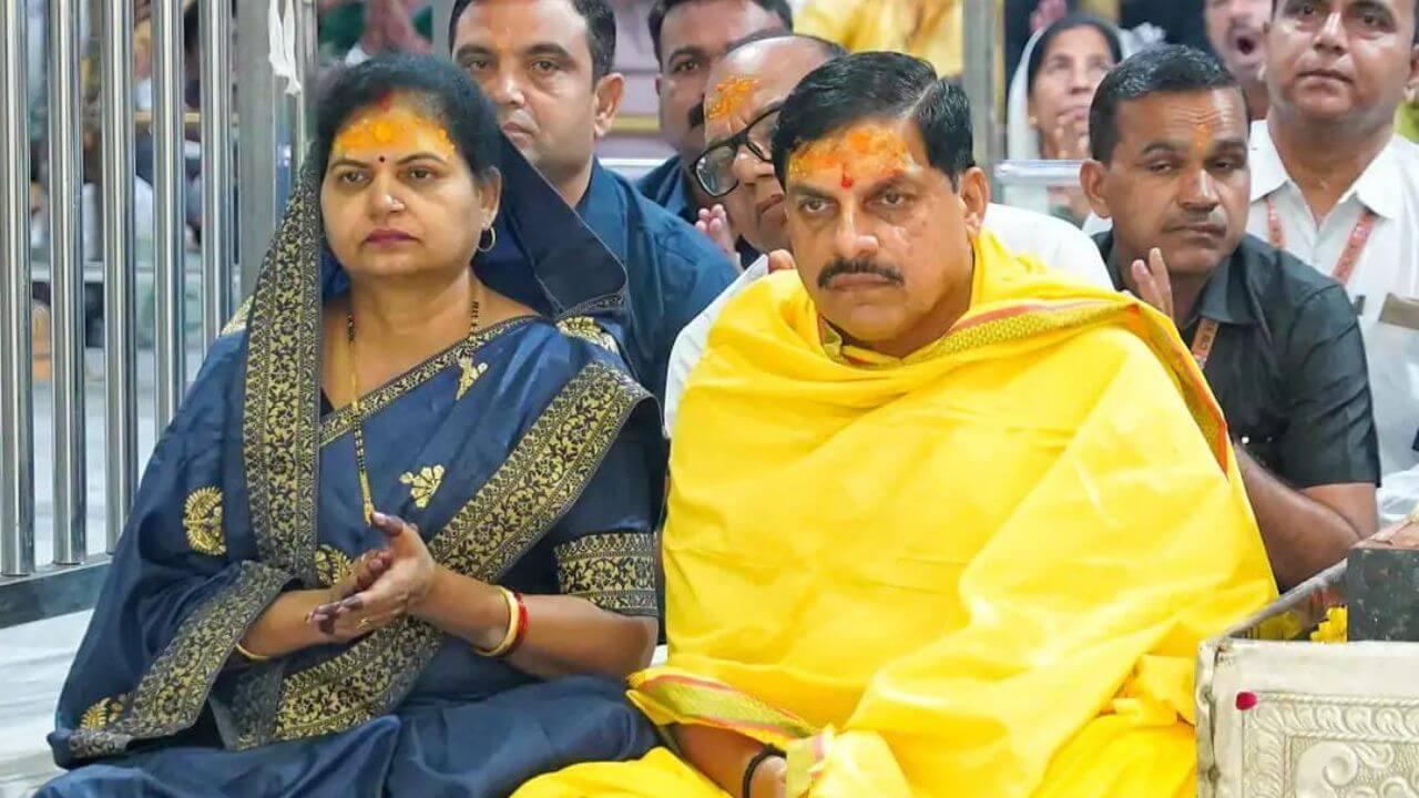 सीएम डॉ. मोहन यादव ने सपत्नीक की भस्म आरती, बाबा महाकाल से प्रदेश की खुशहाली के लिए की प्रार्थना