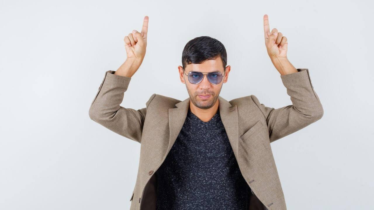 Cool बनने की होड़ में कहीं आप अपनी पहचान तो नहीं खो रहे? जानिए असली ‘खुद’ को कैसे बचाएं