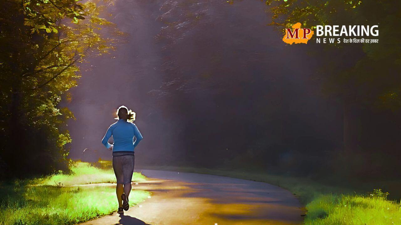 सुबह घूमने जाने के लिए नहीं छूट रहा है बिस्तर? तो आजमाइए ये तरीके