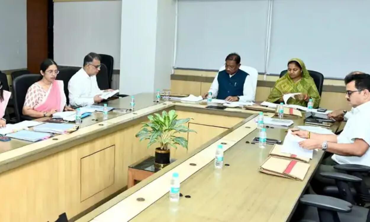महिला एवं बाल विकास विभाग की योजनाओं की समीक्षा करें कलेक्टर, सीएम ने अधिकारियों को दिए सख्त निर्देश