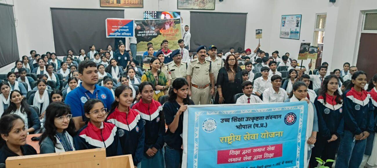 मध्यप्रदेश पुलिस के “नशे से दूरी, है जरूरी” अभियान को मिल रही सफलता, स्कूल-कालेज के छात्रों के साथ ही संत, अभिनेता भी जुड़े