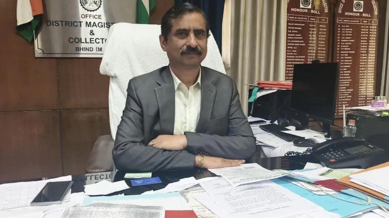 छात्र को थप्पड़ मारने वाले भिंड कलेक्टर IAS संजीव श्रीवास्तव का विवादों से गहरा नाता, पढ़ें ख़बर