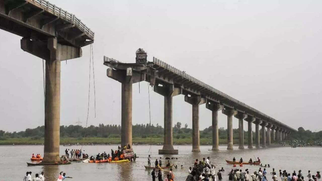 गुजरात में बड़ा हादसा, वडोदरा-आणंद पुल टूटा, 9 की मौत, कई घायल