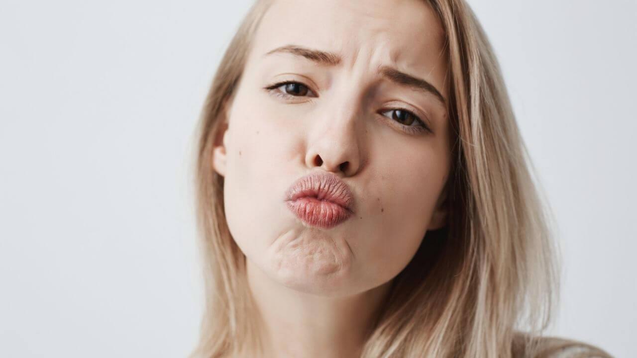 मॉनसून में होंठ हो रहे हैं ड्राई? ये 3 आसान टिप्स अपनाएं और पाएं गुलाबी, सॉफ्ट लिप्स