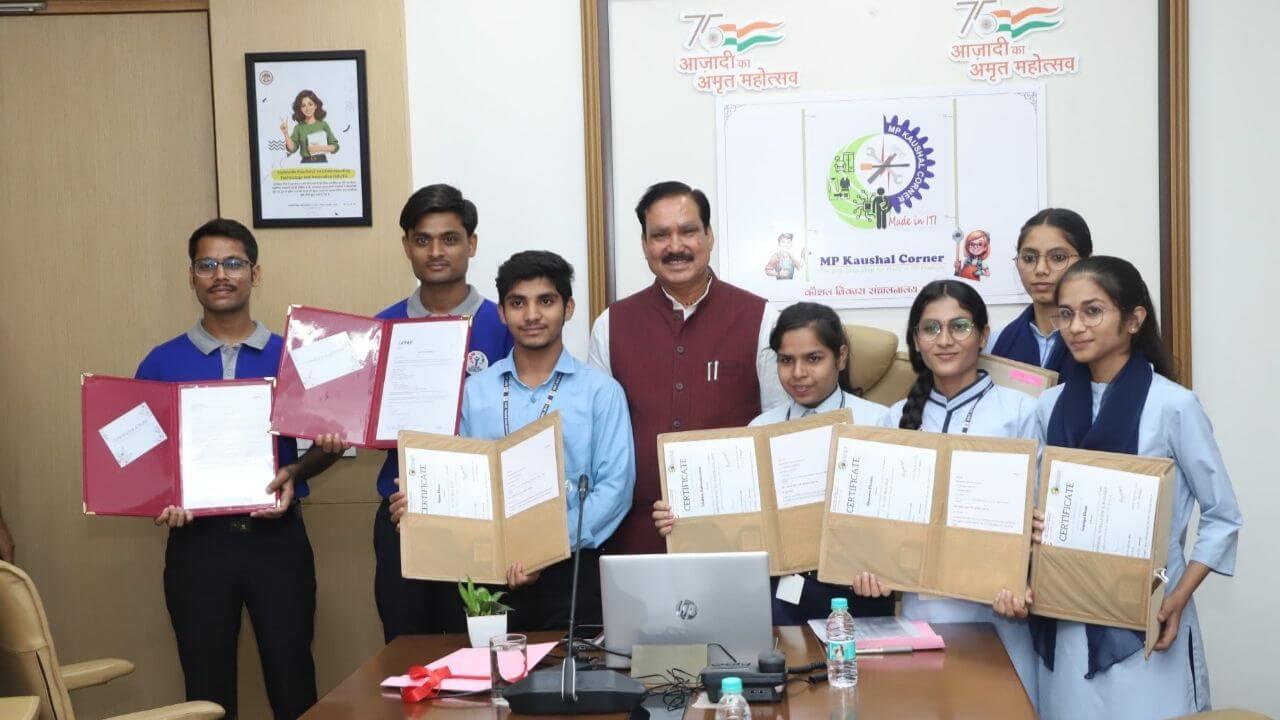 ITI के 51 विद्यार्थियों का अबू धाबी की मैन्यूफैक्चरिंग कंपनी में चयन, कौशल विकास मंत्री  टेटवाल ने दी बधाई