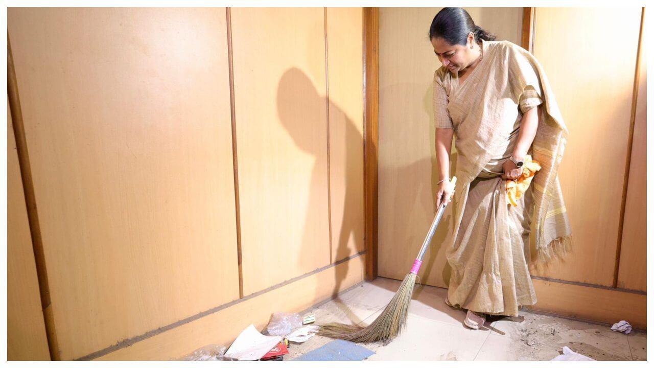 CM रेखा गुप्ता का सफाई अभियान, ‘दिल्ली को कूड़े से आज़ादी’ की शुरुआत, बदलेगी सरकारी दफ्तरों की तस्वीर
