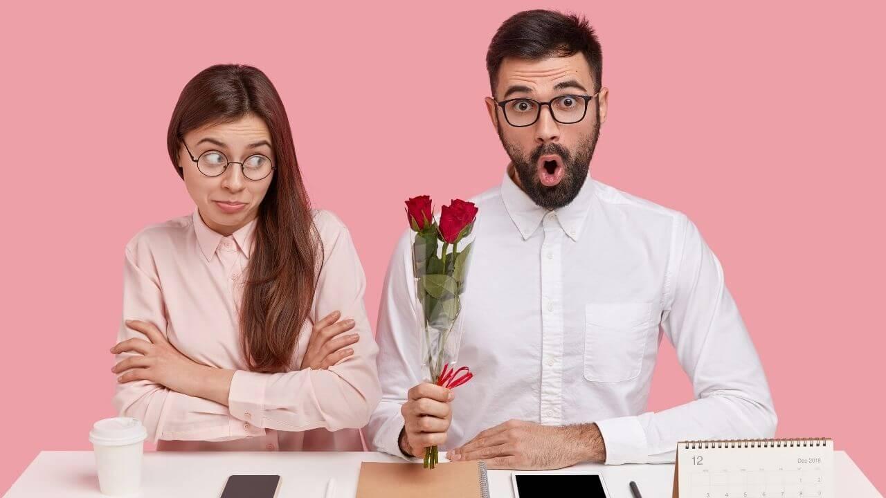 ऑफिस में ‘वो’ भी आपको लाइक करता है या बस आपकी फीलिंग्स हैं? ये 5 सवाल देंगे क्लियर साइन