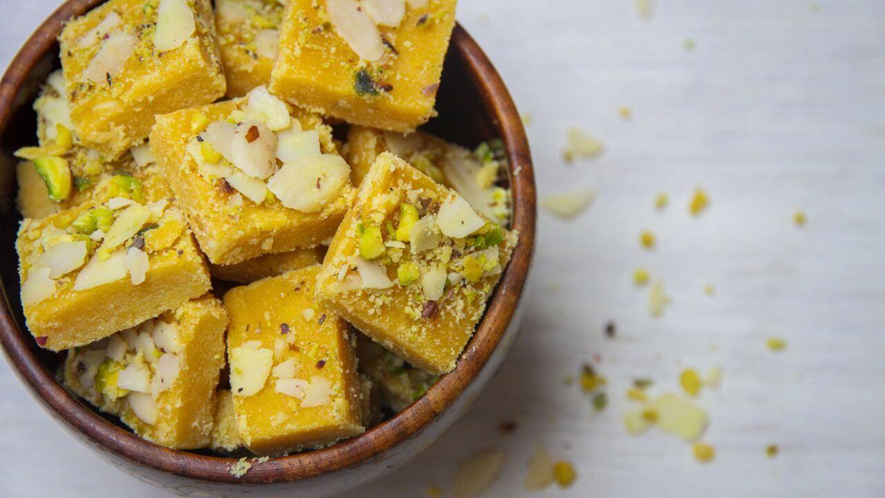 चुटकियों में बनाइए बासी रोटियों की लाजवाब मिठाई, हर कोई बोलेगा- वाह!