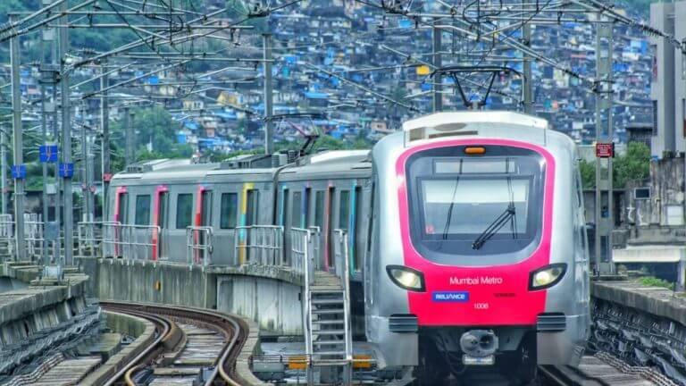 यात्रियों को बड़ी राहत, सोमवार से 24 अतिरिक्त फेरे लगाएगी दिल्ली मेट्रो, पीएम मोदी की अपील के बाद DMRC का फैसला