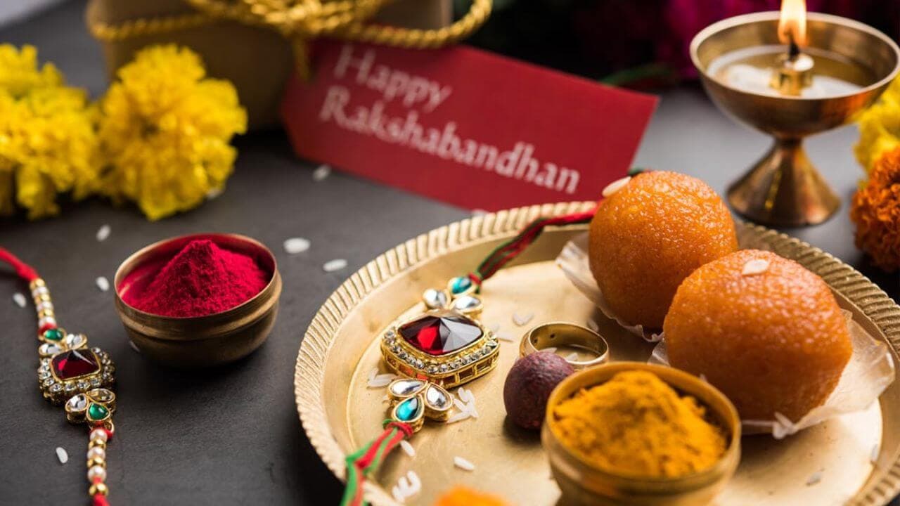 रक्षाबंधन पर राशि के मुताबिक भाई की कलाई पर बांधे राखी, जीवन में सुख-सौभाग्य का होगा आगमन