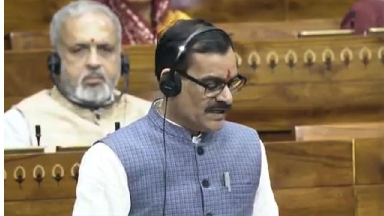 वीडी शर्मा के किसानों से जुड़े सवालों पर कृषि मंत्री का जवाब, “ये सरकार कृषि भवन से नहीं खेतों से चलेगी”, की ये बड़ी घोषणा