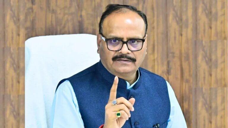 डिप्टी सीएम ब्रजेश पाठक का बड़ा एक्शन, बस्ती स्वास्थ्य केंद्र में तैनात वरिष्ठ सहायक को किया सस्पेंड, जानें क्या है पूरा मामला