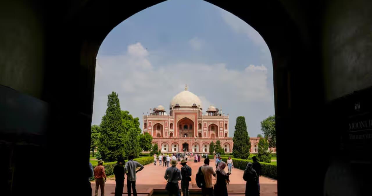 भारी बारिश में दरगाह की दीवार ढही, ASI ने हुमायूं के मकबरे को सुरक्षित बताया