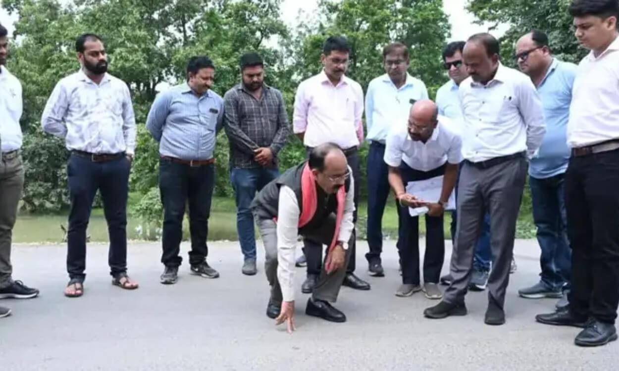 छत्तीसगढ़: डिप्टी सीएम अरुण साव ने अचानक रतनपुर-पेंड्रा सड़क का निरीक्षण किया, निर्माण में देरी पर जताई नाराजगी