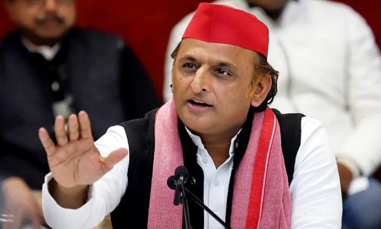 अखिलेश यादव का भाजपा पर हमला, बोले– स्मार्ट सिटी में लूट, बाढ़ से बेहाल यूपी, सरकार नाकाम