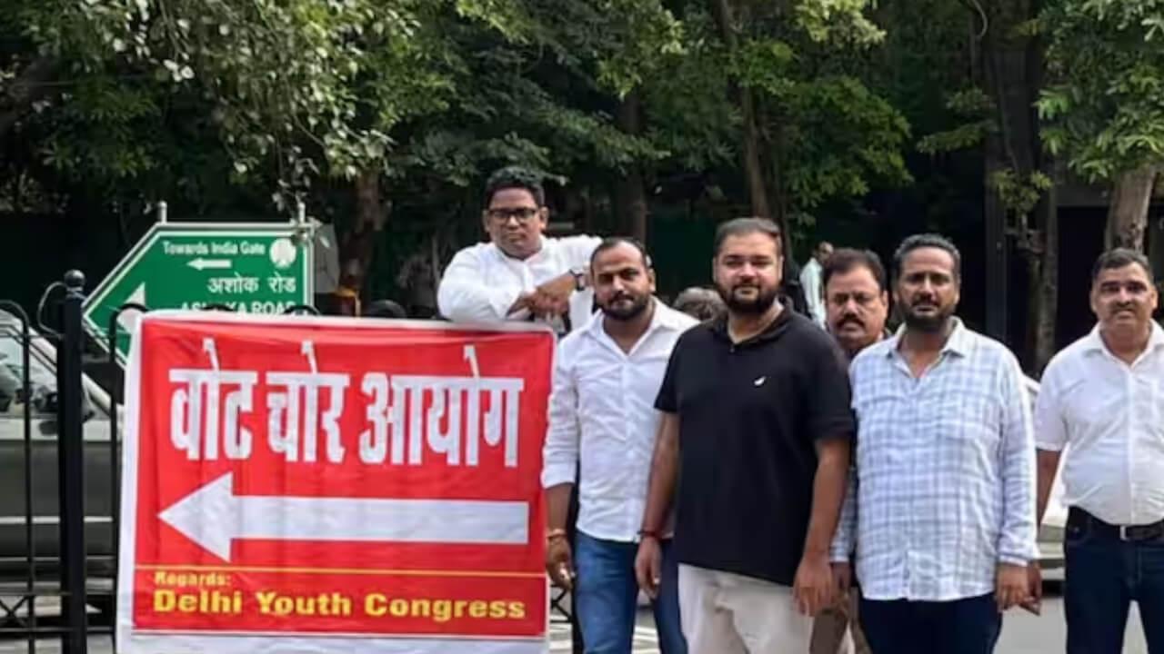 IYC Protests: दिल्ली में युवा कांग्रेस का चुनाव आयोग के खिलाफ जोरदार प्रदर्शन