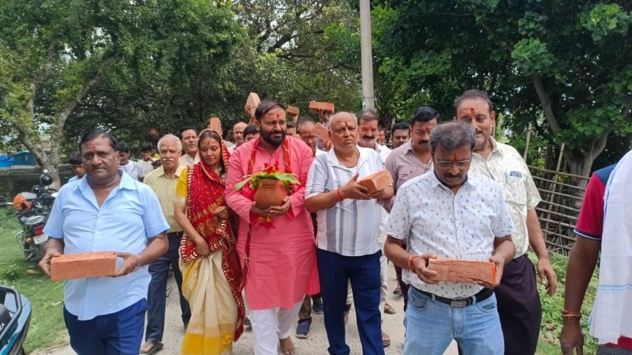 बेतिया को मिली बड़ी सौगात! 34.63 लाख की लागत से बदल जाएगा ‘संत घाट’, महापौर ने किया भूमि पूजन