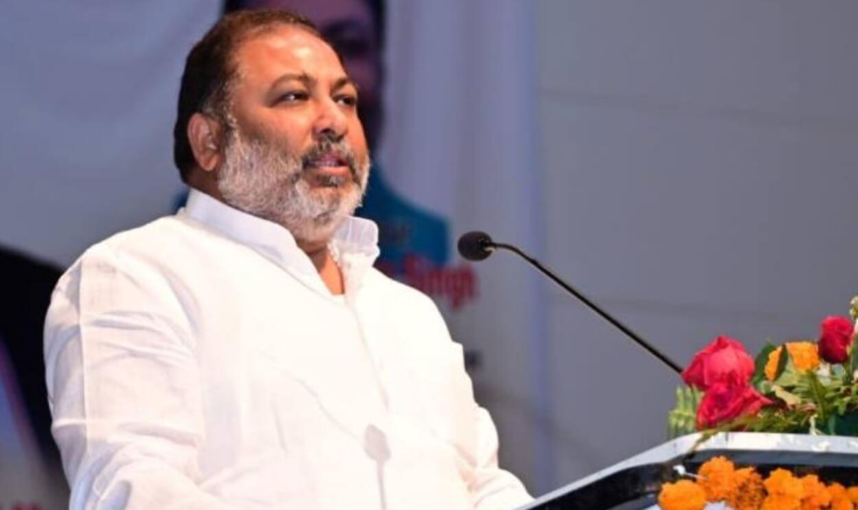 बलिया: पुल के बिना सूचना उद्घाटन से नाराज हुए परिवहन मंत्री दयाशंकर सिंह, PWD अधिकारियों पर विपक्ष से साठगांठ का आरोप