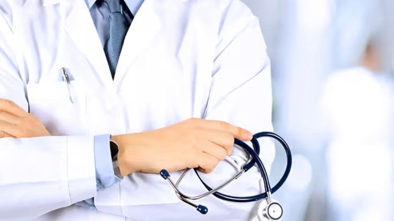 मुंबई में डॉक्टर साइबर ठगी का शिकार, न्यूड वीडियो वायरल करने की धमकी देकर गंवाए 94.5 लाख रुपए