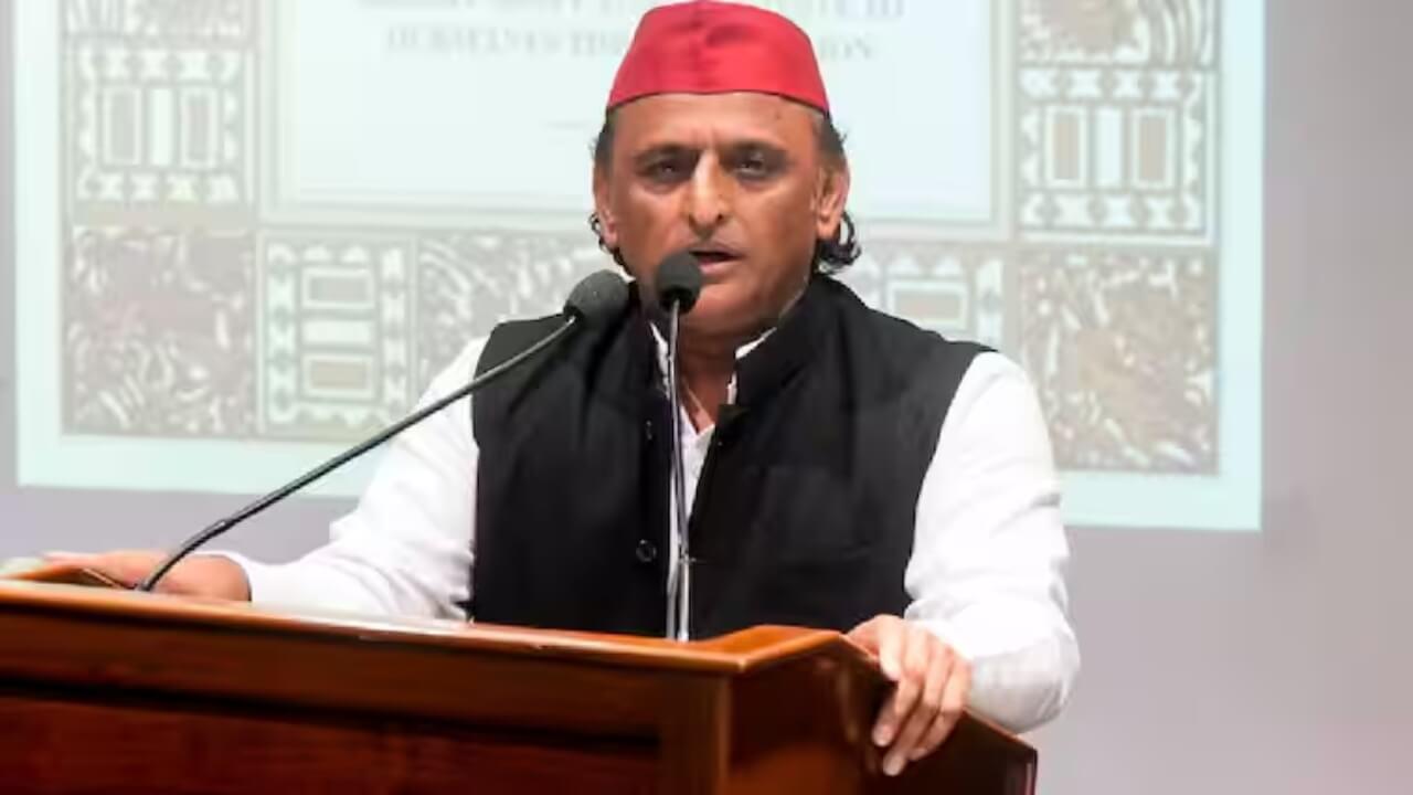 बिहार में अखिलेश यादव का ‘धमाकेदार’ बयान, BJP पर बरसे, और EC को बताया ‘जुगाड़ आयोग