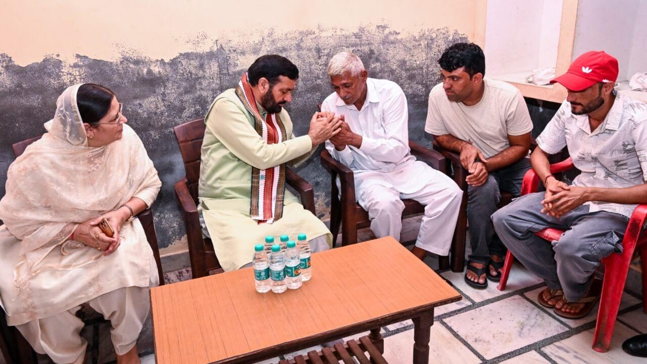 कुलगाम मुठभेड़ में शहीद हुए हरियाणा के लाल लांस नायक नरेंद्र सिंधु को नम आंखों से दी गई अंतिम विदाई