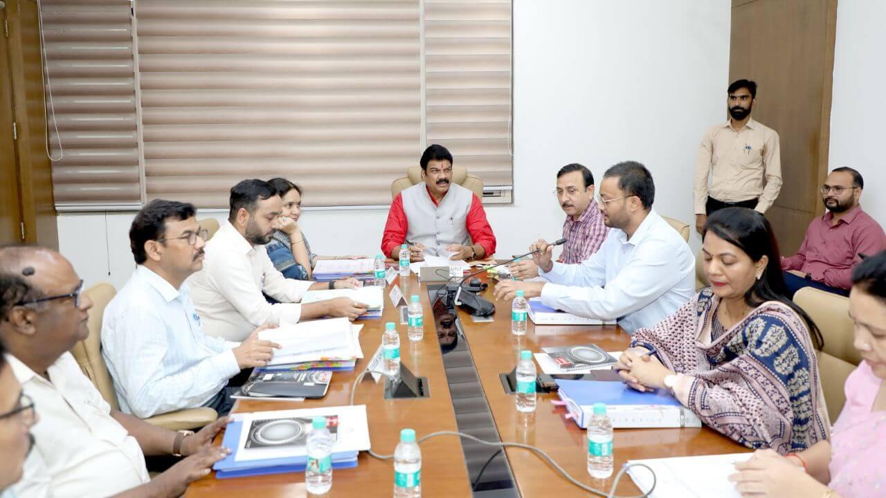 कर्मचारियों के लिए अच्छी खबर, समयमान वेतनमान और HRA पर बड़ा फैसला, मिलेगा लाभ