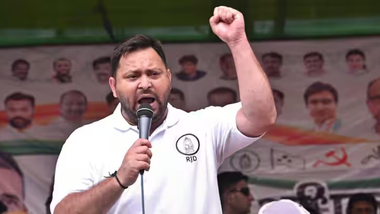 Bihar Election: तेजस्वी यादव ने ‘बिहार अधिकार यात्रा’ में सरकार पर साधा निशाना, कहा- भ्रष्टाचार का ठीकरा चूहों पर फोड़ा गया